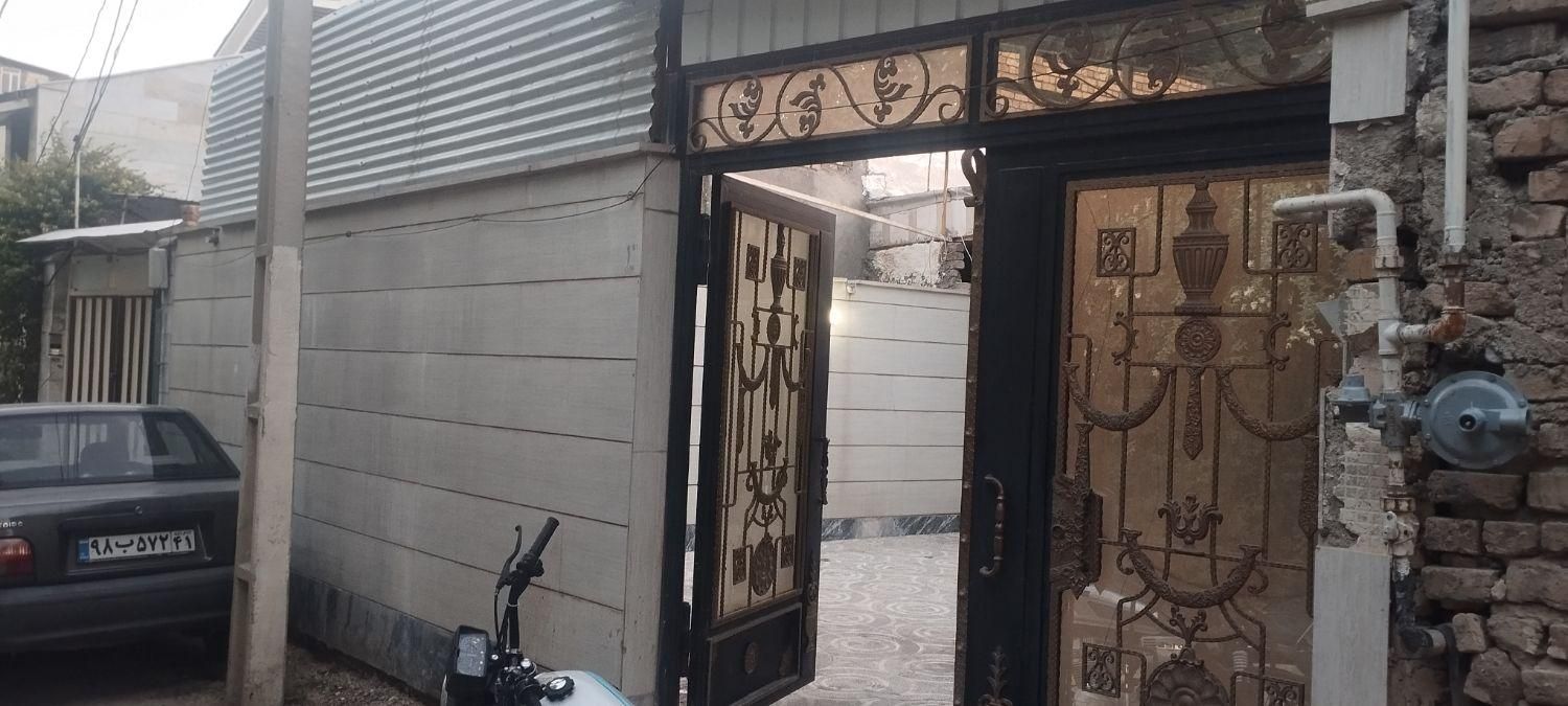 منزل ویلایی کاملا دربست گلدشت قلعه|اجارهٔ کوتاهمدت آپارتمان و سوئیت|بروجرد, |دیوار