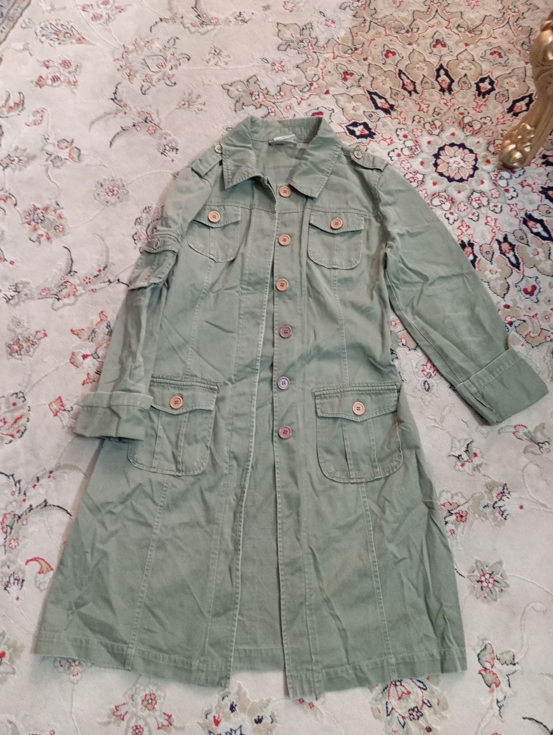 مانتو و  کاپشن|لباس|پیشوا, |دیوار