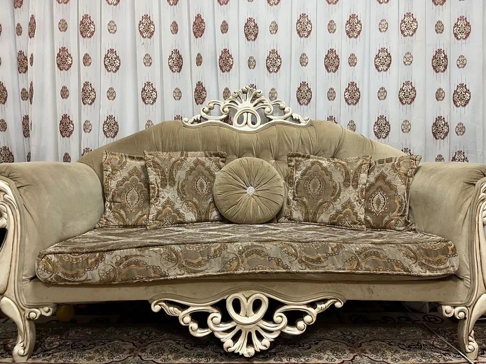 یک دست مبل سلطنتی به همراه(بوفه و جلو مبلی و عسلی)|مبلمان خانگی و میز عسلی|بندر انزلی, کارآموزی|دیوار