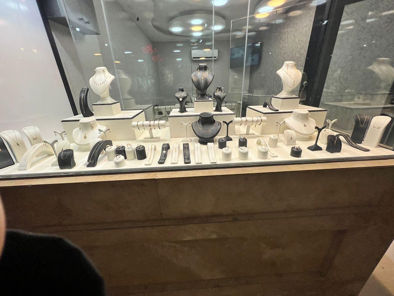 اجاره مغازه طلافروشی پاساژ پله برقی|اجارهٔ مغازه و غرفه|رشت, بازار|دیوار