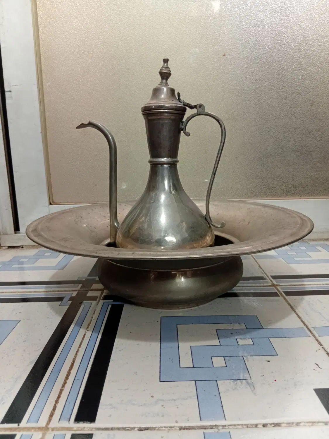 آفتابه لگن برنجی مهردار قدیمی عتیقه لعاب دار|صنایع دستی و سایر لوازم تزئینی|اصفهان, شیخ اشراق|دیوار