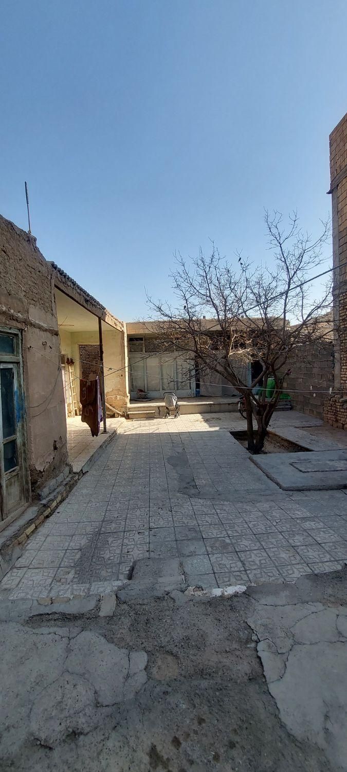 منزل ویلایی۳۰۰متر پلاک دوم خیابان اصلی قهجاورستان|فروش خانه و ویلا|اصفهان, قلعه نو|دیوار