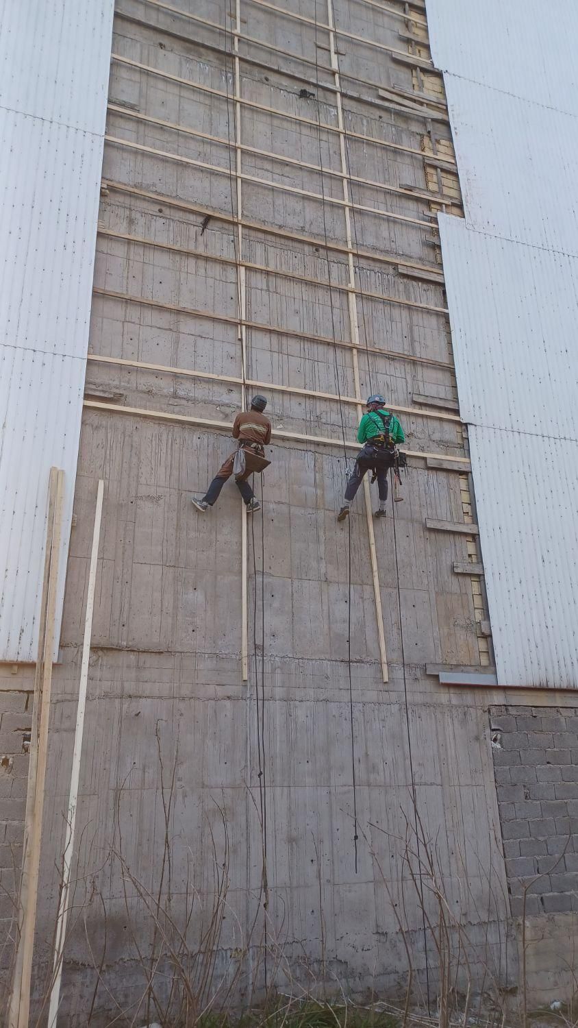 کار در ارتفاع و نصب ایزوگام بدون جرثقیل و داربست|خدمات پیشه و مهارت|رشت, ساغری سازان|دیوار
