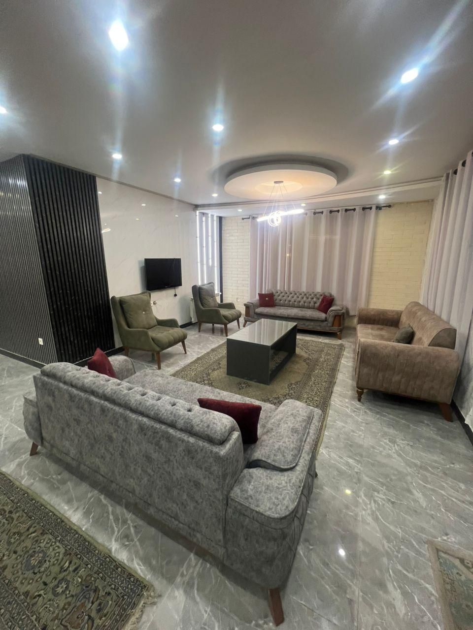 ویلا ۳ خواب با استخرداخل در کردان|اجارهٔ کوتاه‌مدت ویلا و باغ|هشتگرد, |دیوار