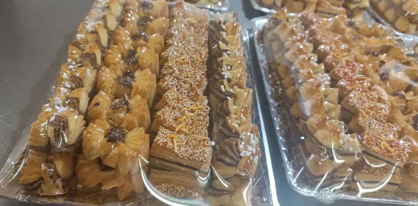 نیروی وارد برای کارگاه قنادی(شیرینی خشک)|استخدام خدمات فروشگاه و رستوران|اصفهان, هفتون|دیوار