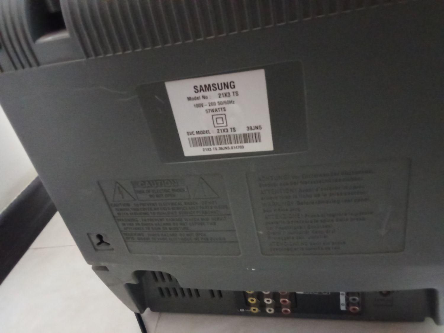 تلویزیون سامسونگ نقره ای اصل کشور کره کم کار|تلویزیون و پروژکتور|اصفهان, باغ دریاچه|دیوار