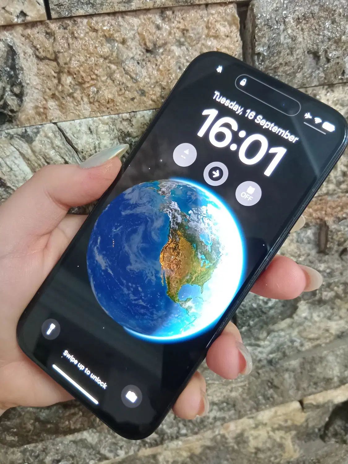 iPhone 15 Pro با حافظهٔ ۲۵۶ گیگ سالم و بی نقص|موبایل|تهران, بلورسازی|دیوار