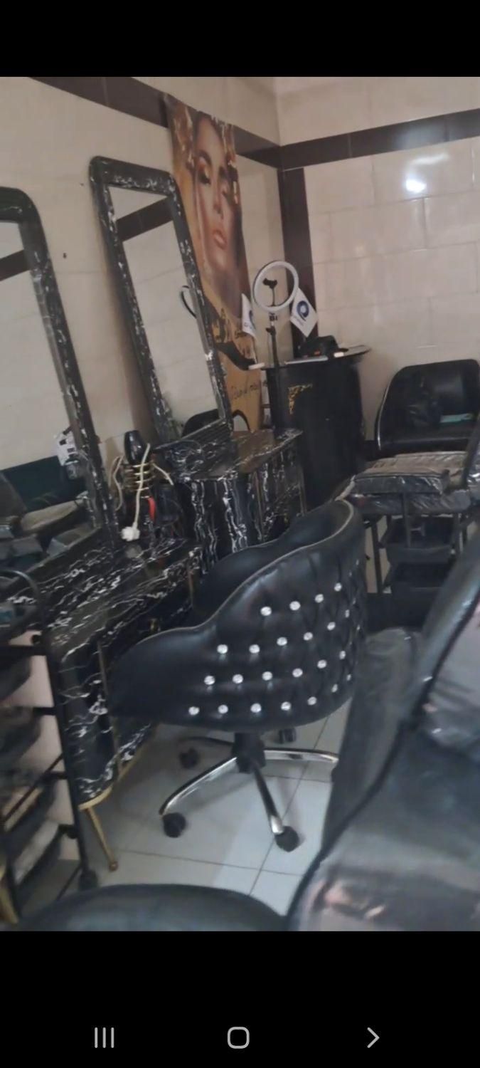 فروش وسایل آرایشگاه زنانه میز وصندلی .آینه مبل|آرایشگاه و سالنهای زیبایی|شهریار, شهرک شاهد|دیوار