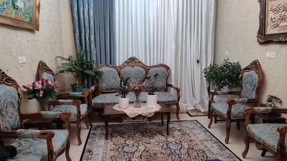 مبل ۹ نفره خوش رنگ به همراه میز و ۳ میز عسلی|مبلمان خانگی و میز عسلی|تهران, کن|دیوار
