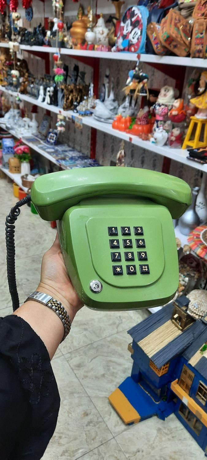 تلفن نوستالژی قدیمی|کلکسیون اشیاء عتیقه|رشت, هلال احمر|دیوار