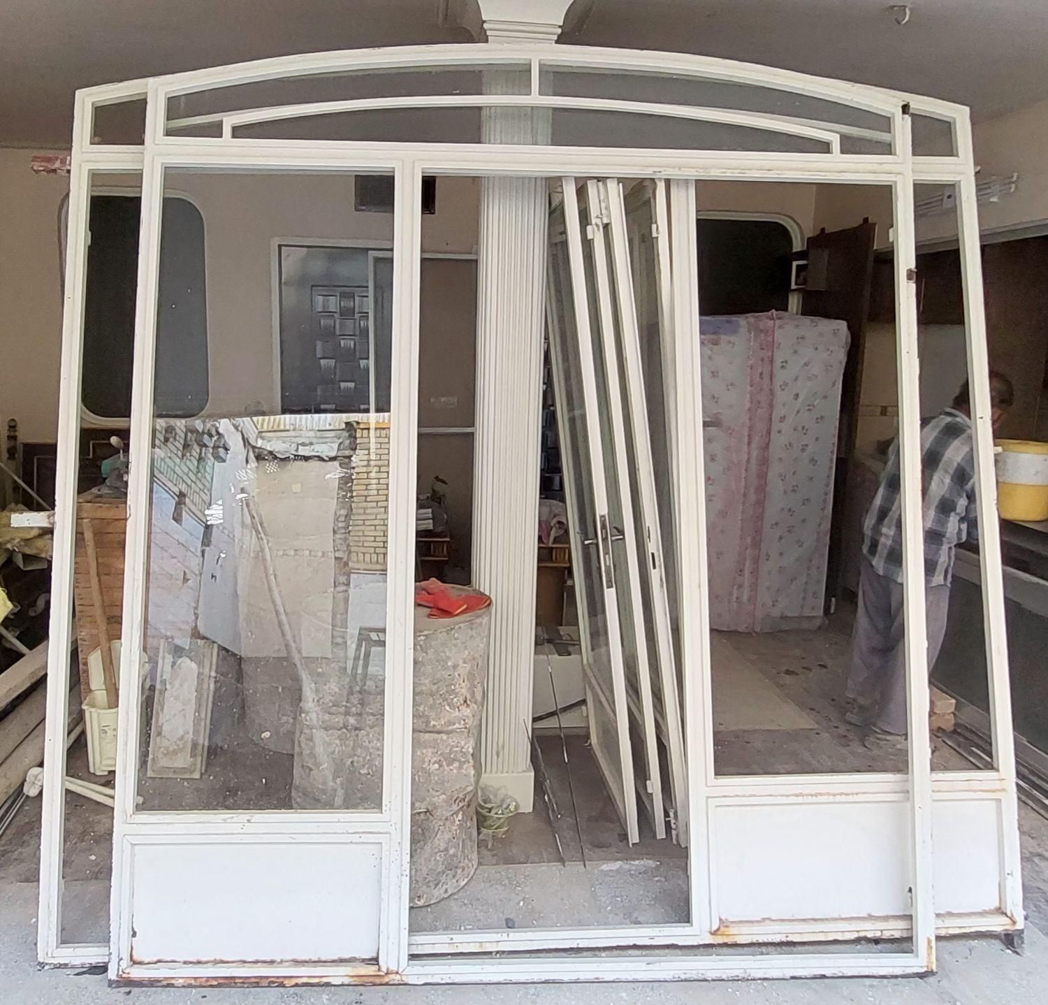 درب ورودی آهنی تمیز|مصالح و تجهیزات ساختمان|قم, صفائیه|دیوار