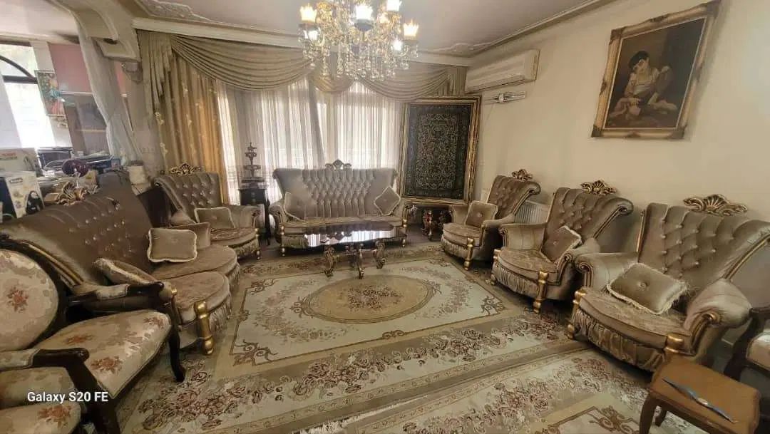 یک جفت لوستر ۱۲ شاخه|لوستر و چراغ آویز|اصفهان, باغ فدک|دیوار