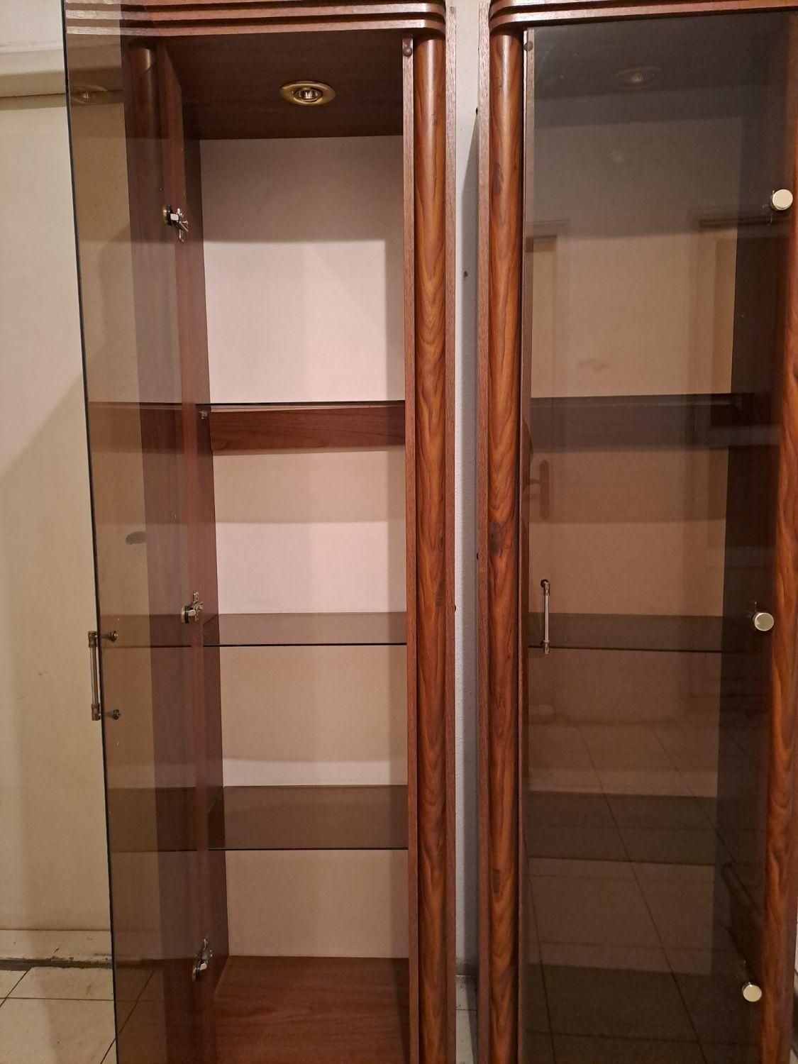 دو عد بوفه ویترین شیشه ای سبک و ساده و چراغ دار|بوفه، ویترین، کنسول|تهران, یوسف‌آباد|دیوار
