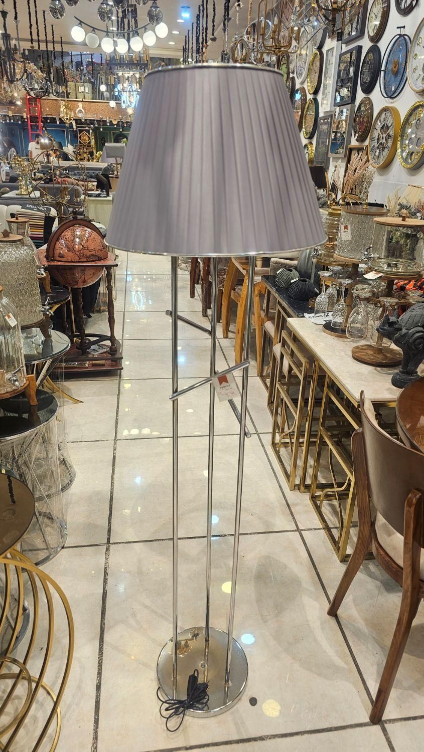 اباژور آباژور کنارسالنی ایستاده شرکتی جدید|چراغ خواب و آباژور|مشهد, توس (بلوار توس)|دیوار