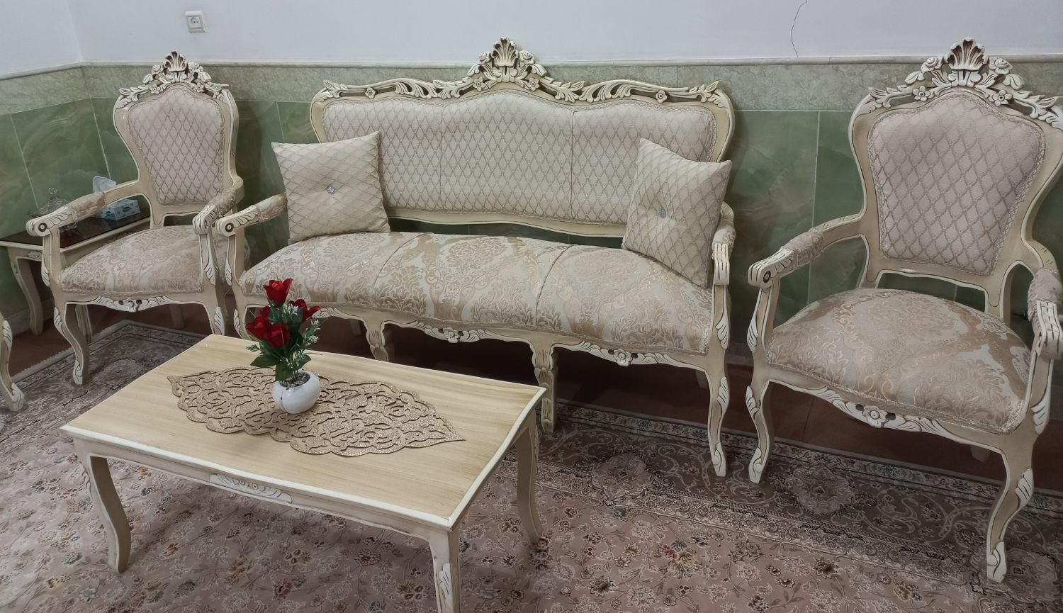 یک دست مبل ۷ نفره سلطنتی|مبلمان خانگی و میز عسلی|قم, آذر (نکویی)|دیوار