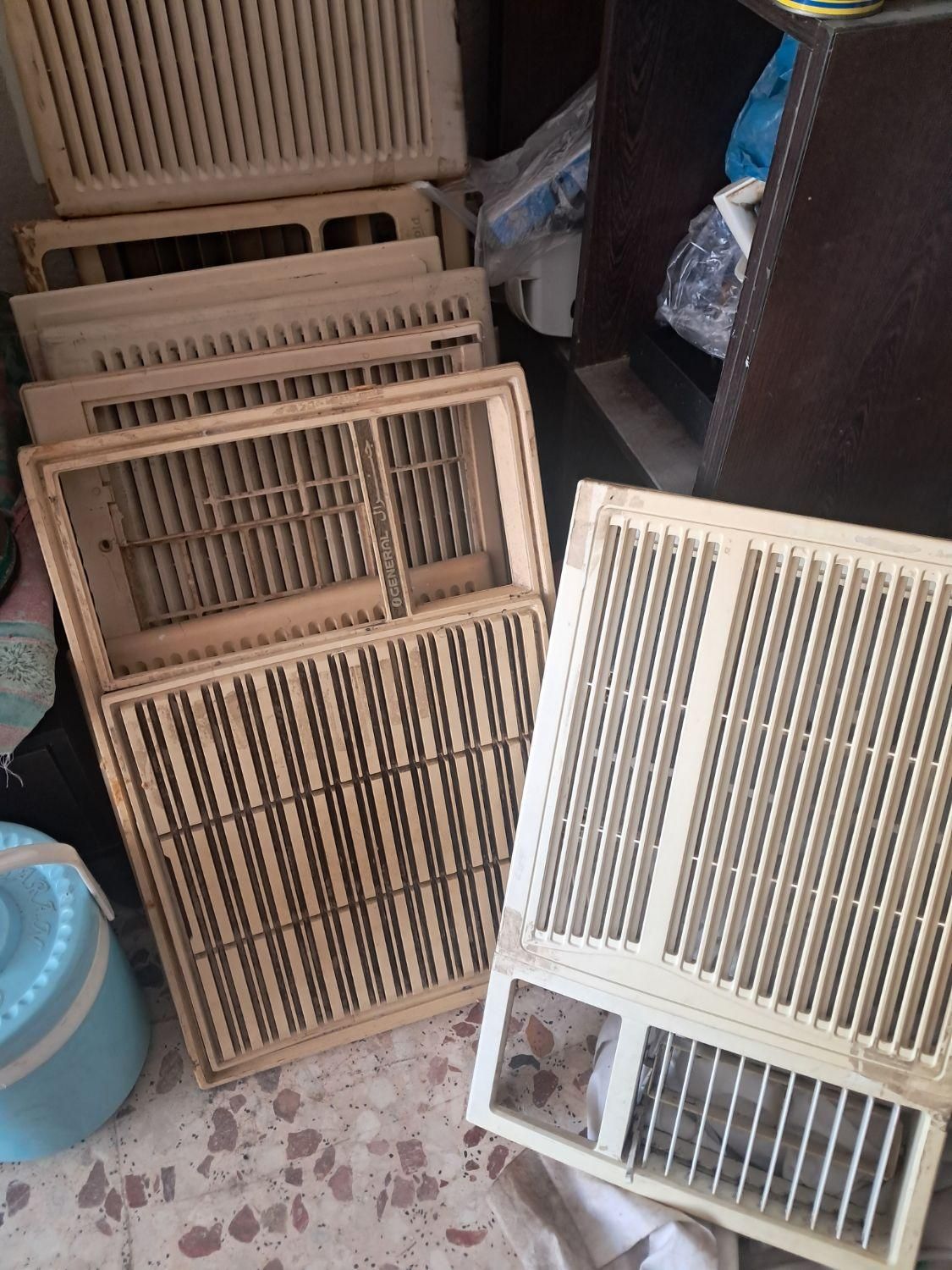 قاب کولر پنجره ای|کولر گازی و فن‌کوئل|رشت, فرزانه|دیوار