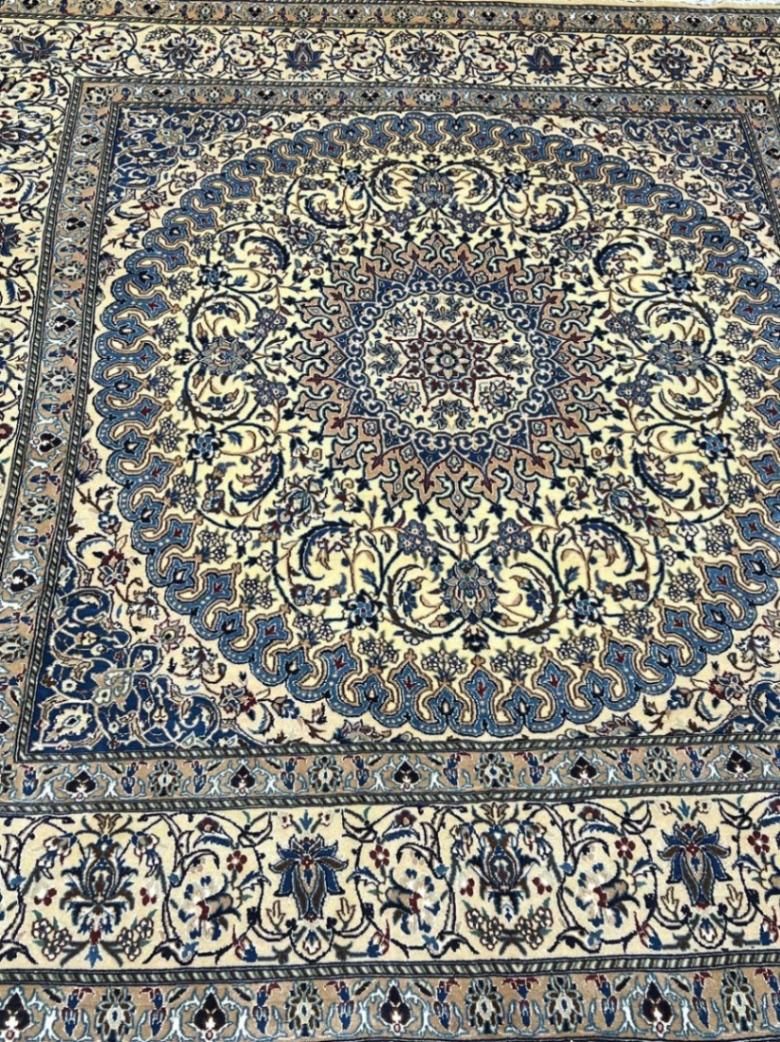 یک تخته قالی مربع نایین گل ابریشم ریز بافت بی نظیر|فرش|تهران, بازار|دیوار
