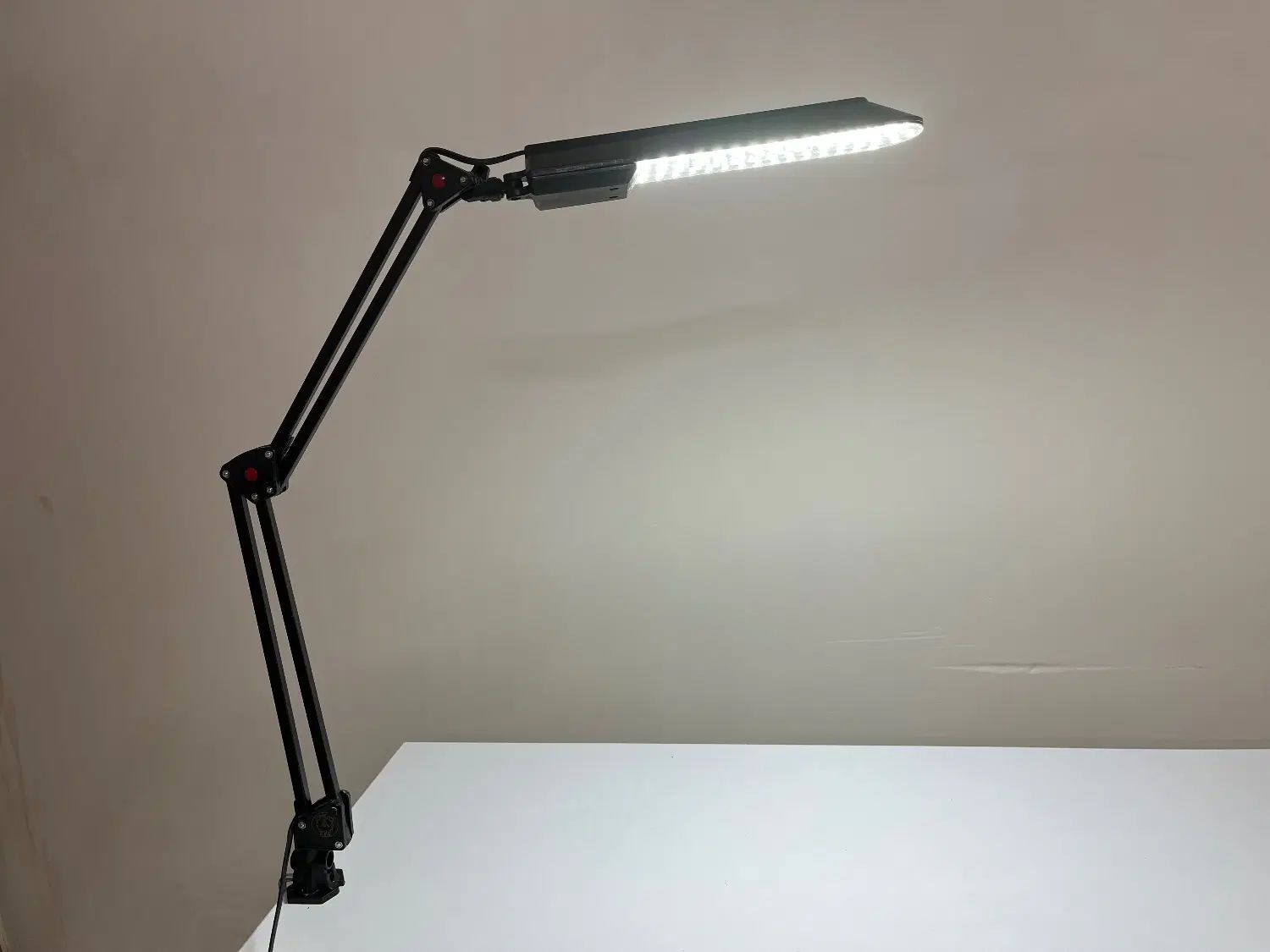چراغ LED رومیزی برای میزناخن و یا میزتحریر|لامپ و چراغ|زنجان, |دیوار