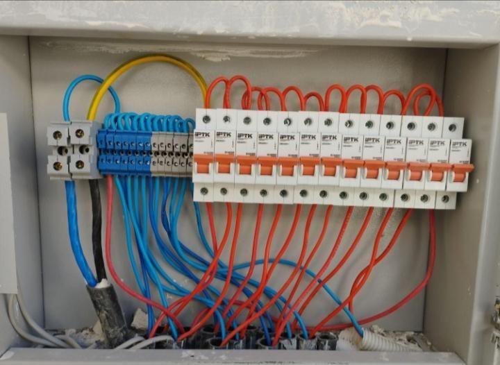 خدمات فنی و برقکشی و لوله کشی|خدمات پیشه و مهارت|ملایر, |دیوار