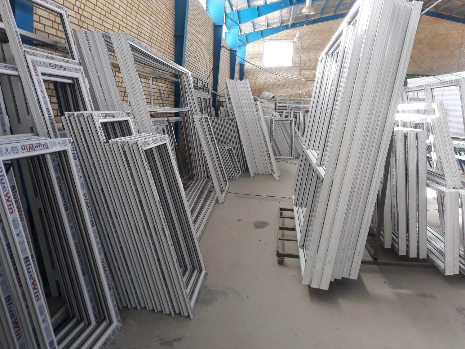 درب و پنجره، توری پلیسه کشویی، شیشه دوجداره|خدمات پیشه و مهارت|شهرکرد, |دیوار