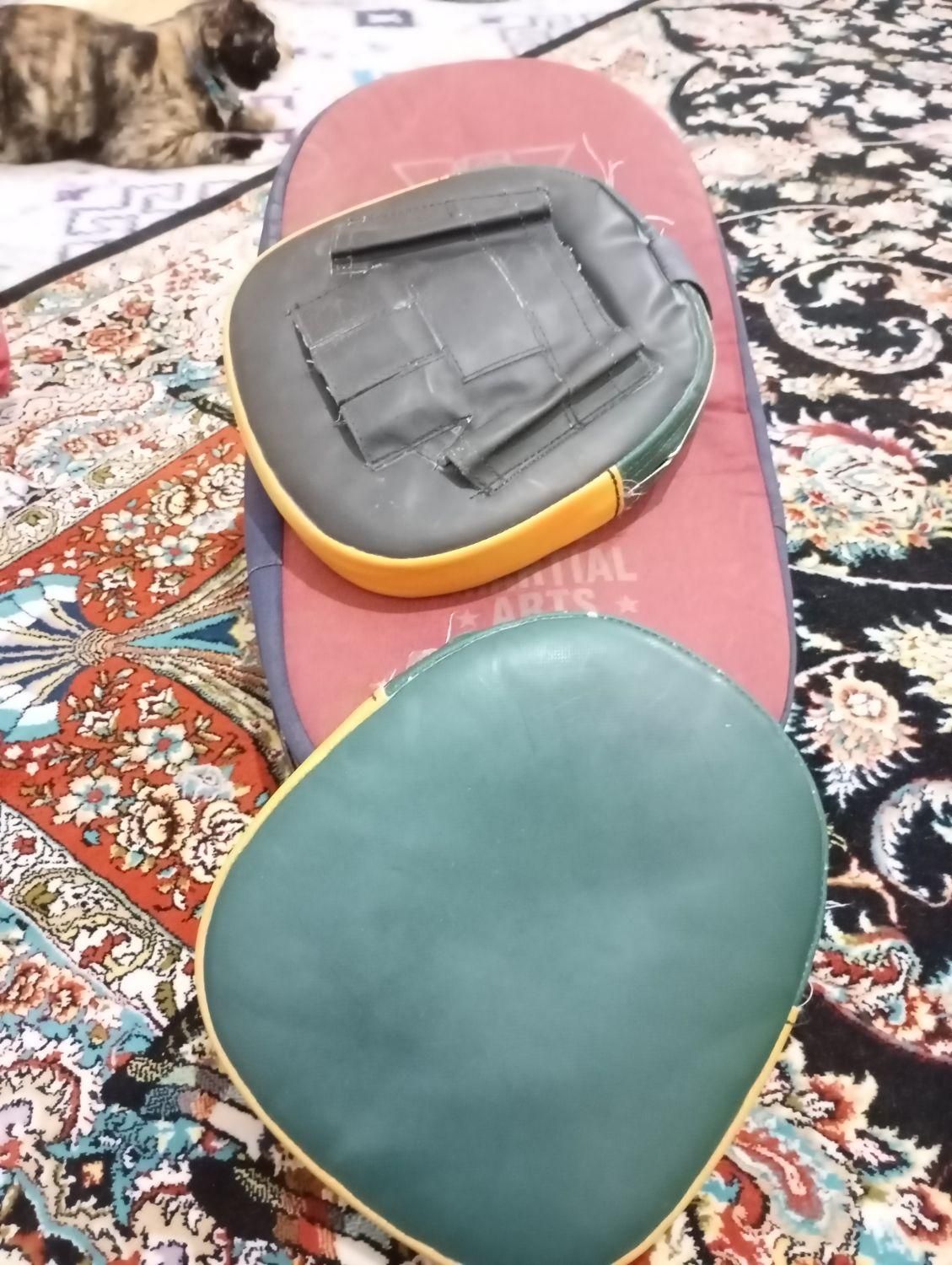 دو دست لباس رزمی،میت ودستکش بوکس|تجهیزات ورزشی|نظرآباد, نجم آباد|دیوار