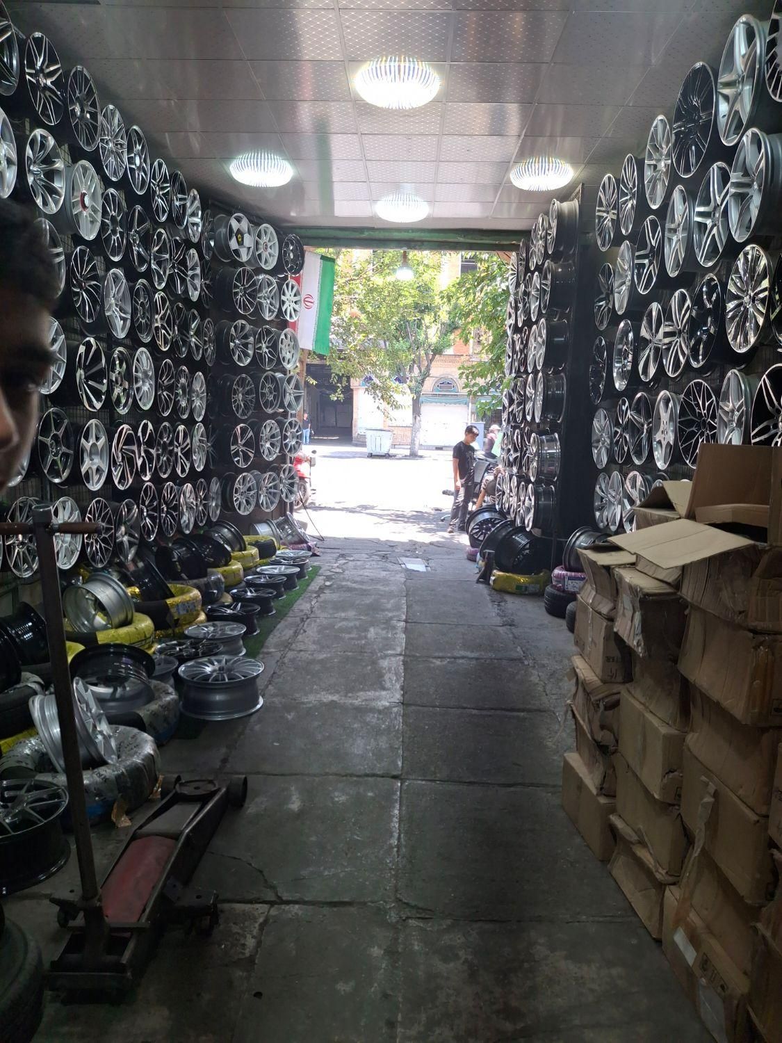 کارمند مغازه رینگ و لاستیک فروشی|استخدام خدمات فروشگاه و رستوران|تهران, بهارستان|دیوار