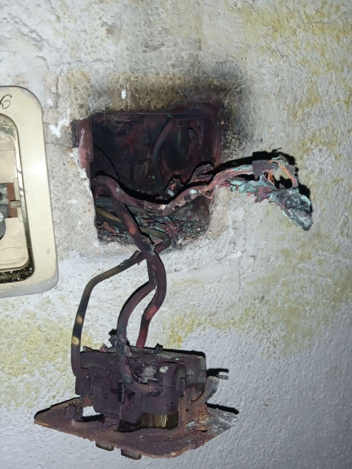 برقکار،برق کار، الکتریکی،رفع اتصالی شبانه روزی|خدمات پیشه و مهارت|تهران, شهرک غرب|دیوار