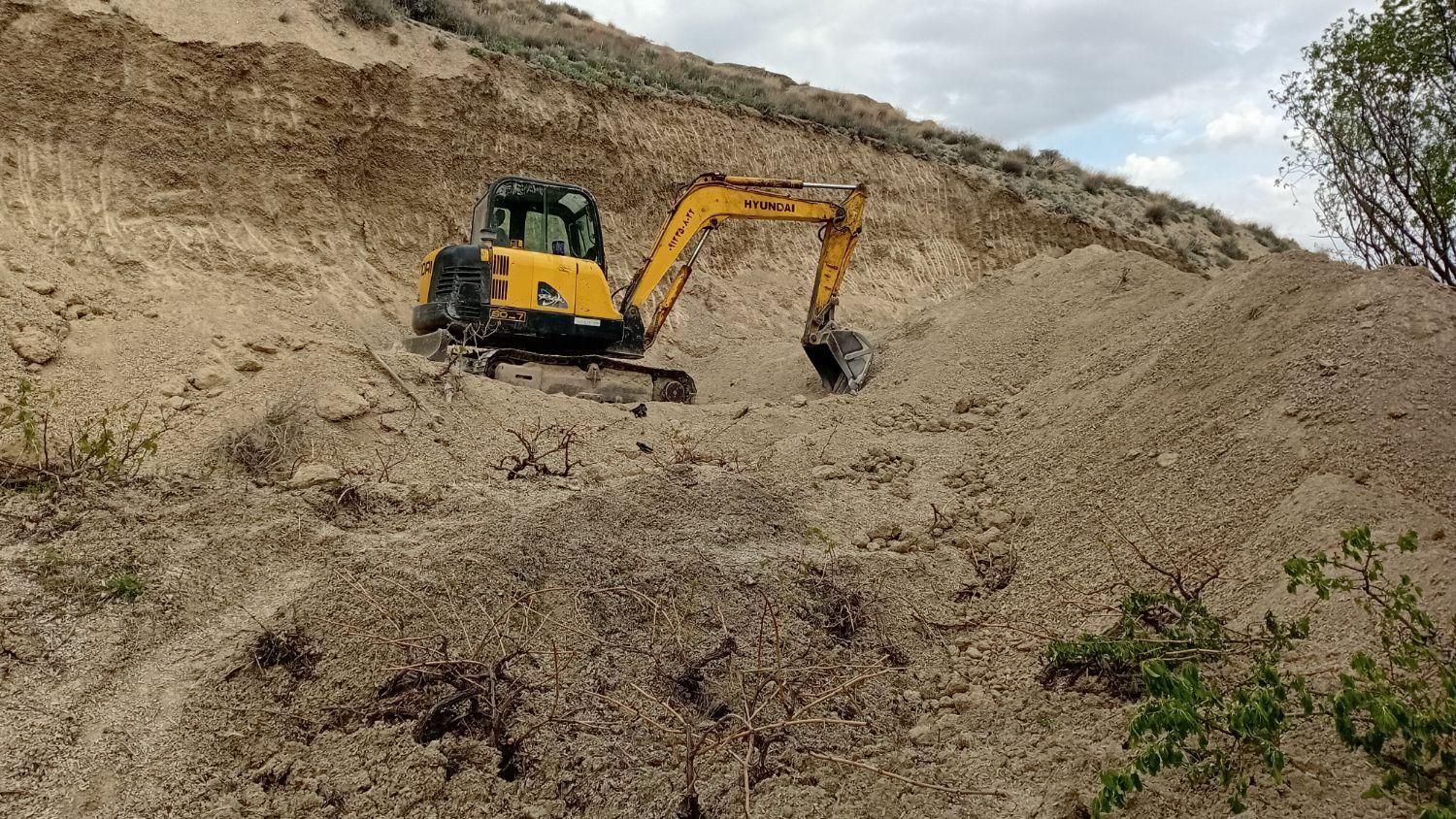 بیل مکانیکی زنجیری|خدمات پیشه و مهارت|شیروان (خراسان), |دیوار