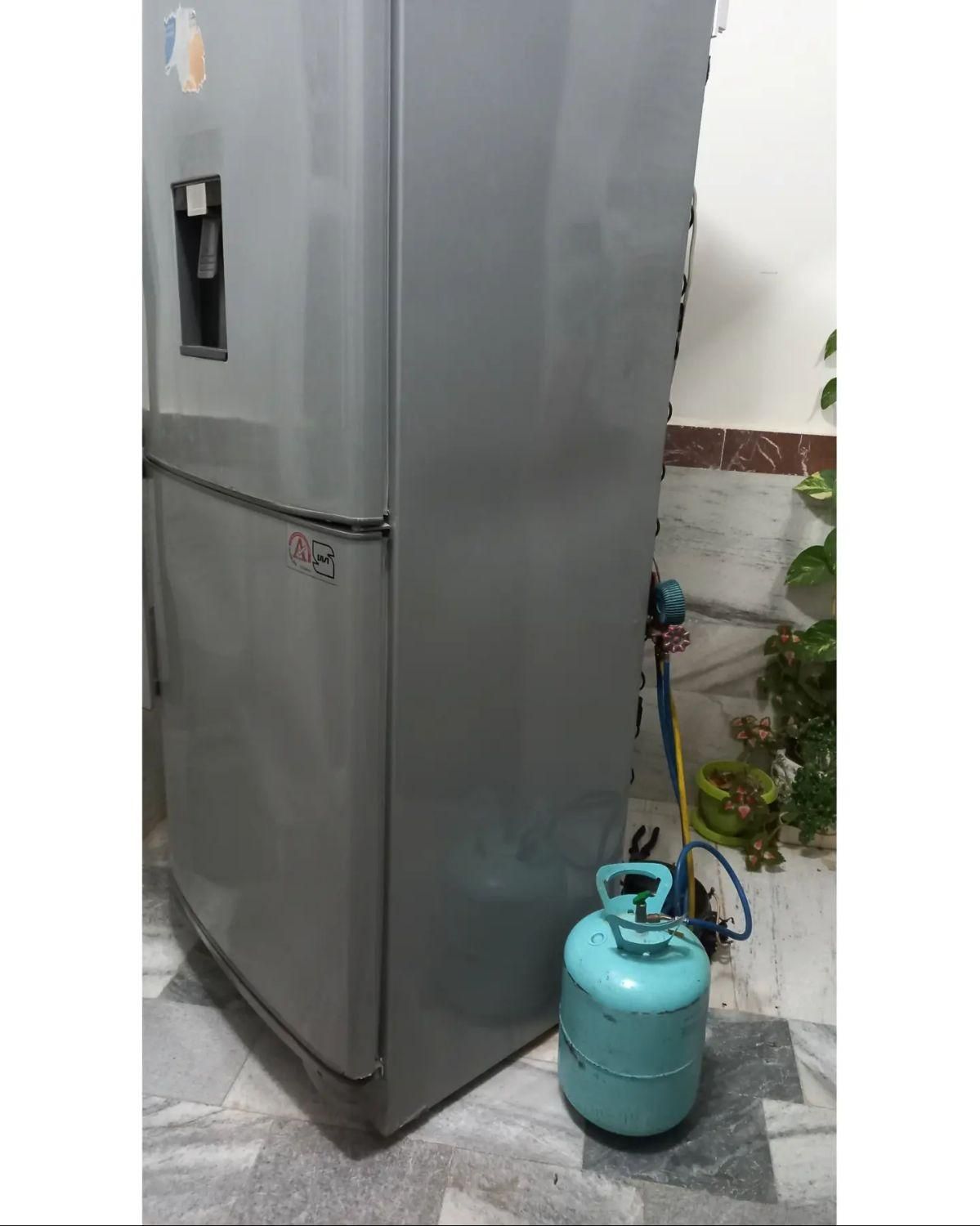 تعمیر انواع یخچال و فریزرهای خانگی و صنعتی(درمحل)|خدمات پیشه و مهارت|قروه, |دیوار