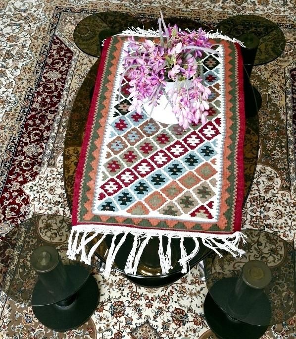 میز با چهار گل میز درحد نو|مبلمان خانگی و میز عسلی|مرودشت, پشت سایپا‎|دیوار