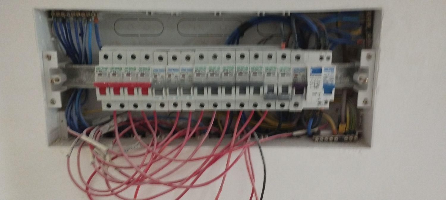 برقکاری ساختمان/برق ساختمان/ برق کشی ورفع اتصالی|خدمات پیشه و مهارت|فولادشهر, C5|دیوار