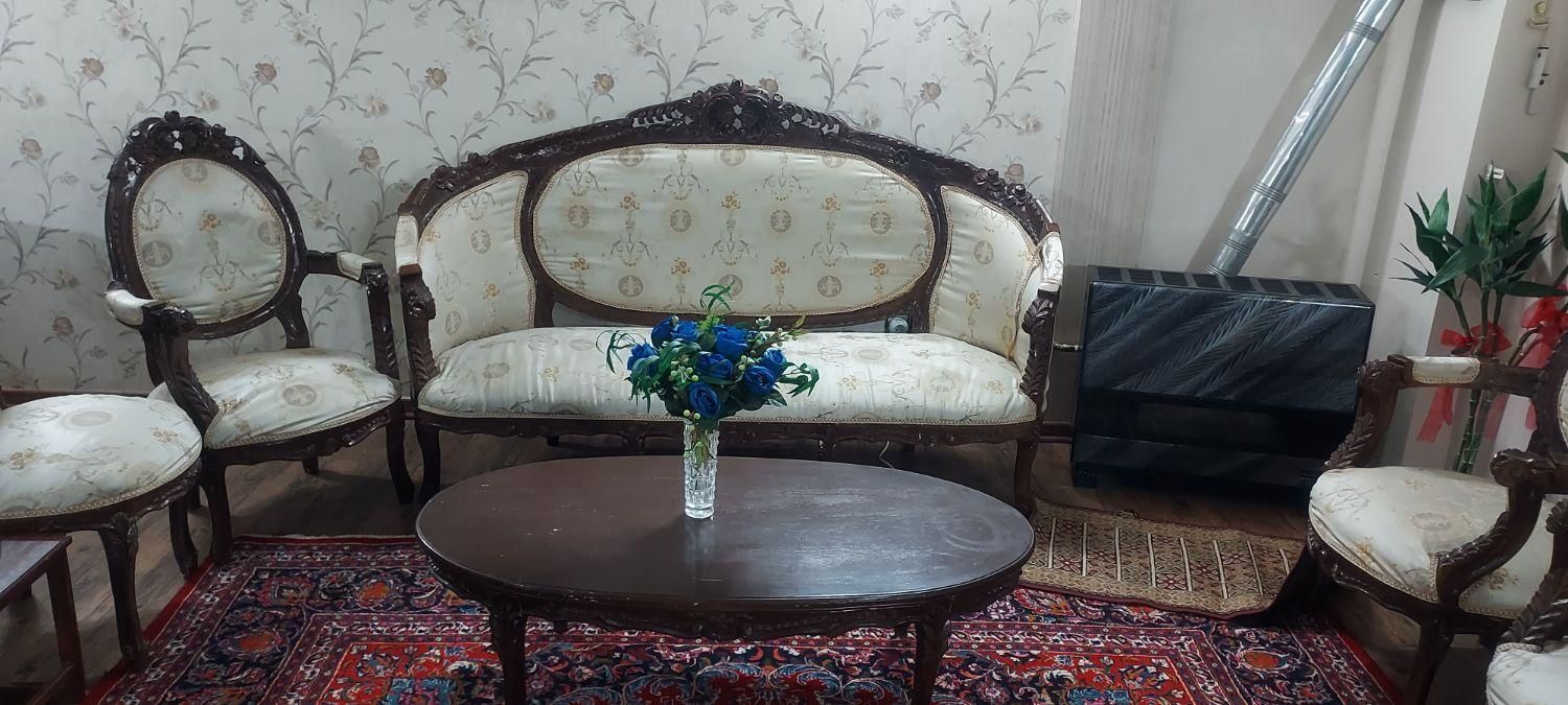 مبل چوبی ۹ نفره سالم و میز نهارخوری۱۰ نفره|مبلمان خانگی و میز عسلی|مشهد, تربیت (صدف)|دیوار