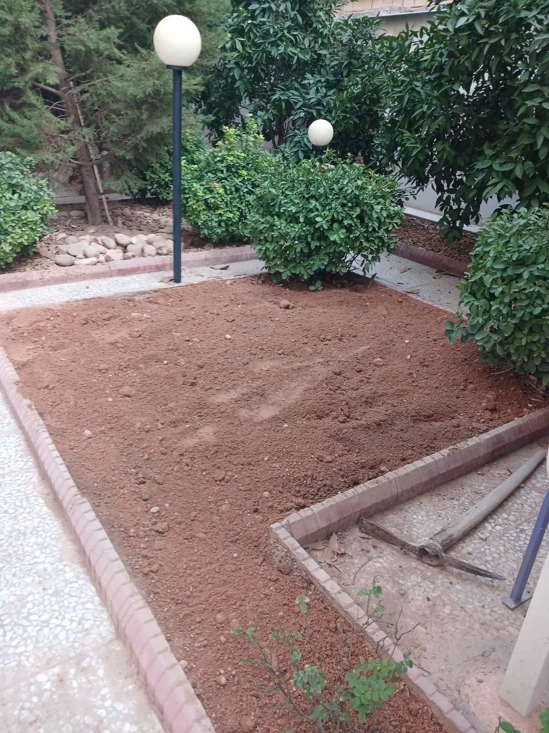 خاک باغچه  تعویض خاک باغچه  ماسه  بادی رودخانه ای|خدمات باغبانی و درختکاری|شیراز, زرهی|دیوار