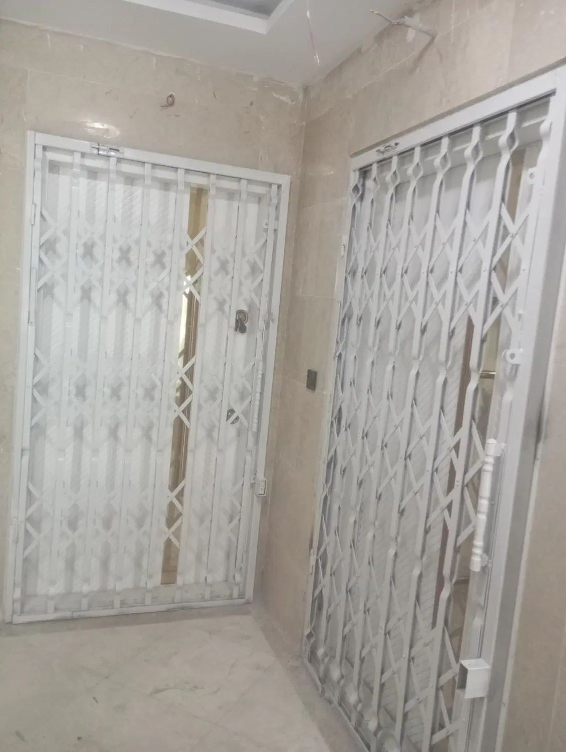 حفاظ آپارتمان،درب آکاردیونی،محافظ ضدسرقت ریلی کشوی|مصالح و تجهیزات ساختمان|مشهد, الهیه|دیوار