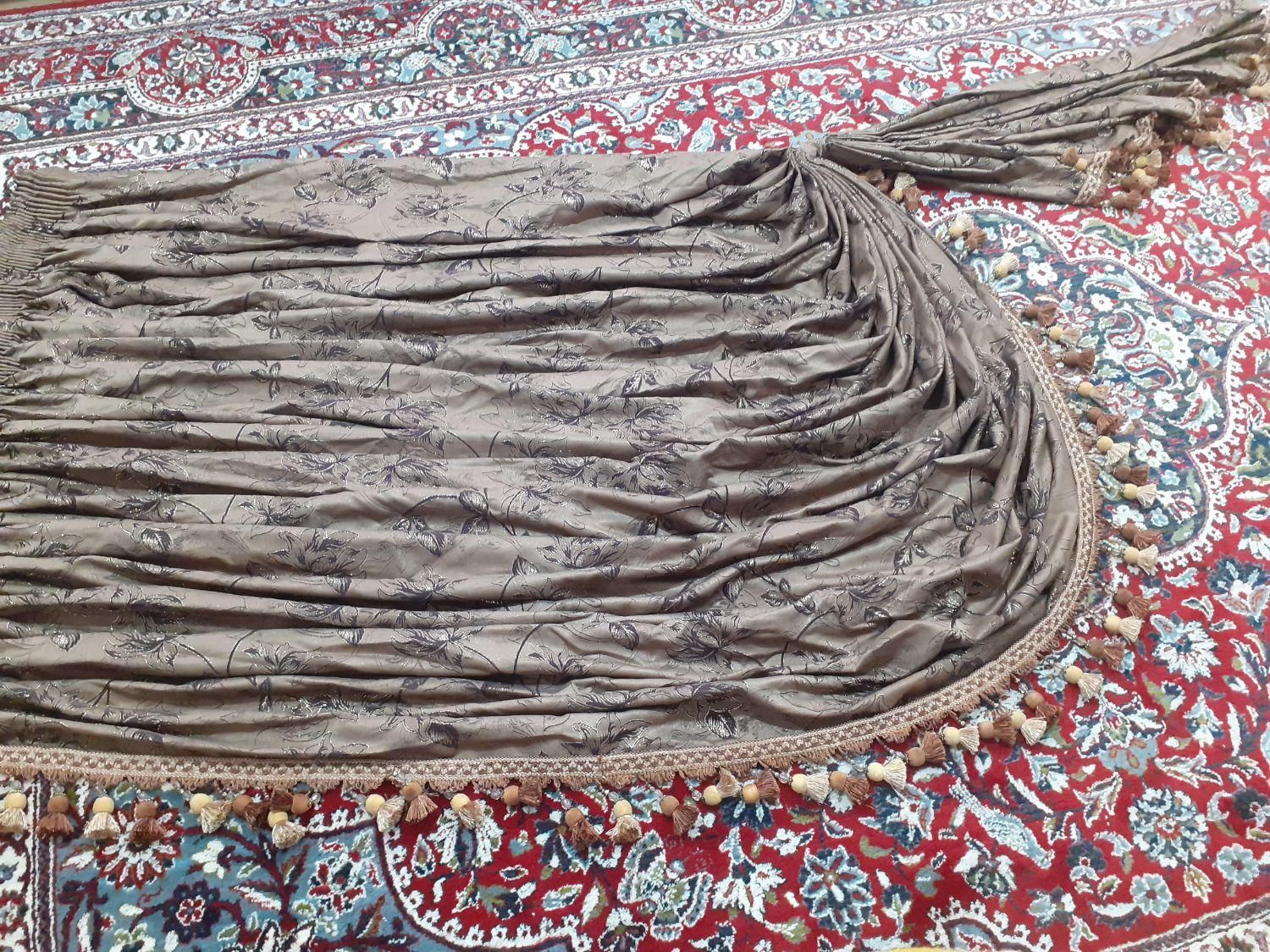 دو عدد والان به رنگ شکلاتی درجهت مخالف هم|پرده، رانر، رومیزی|رشت, باهنر|دیوار