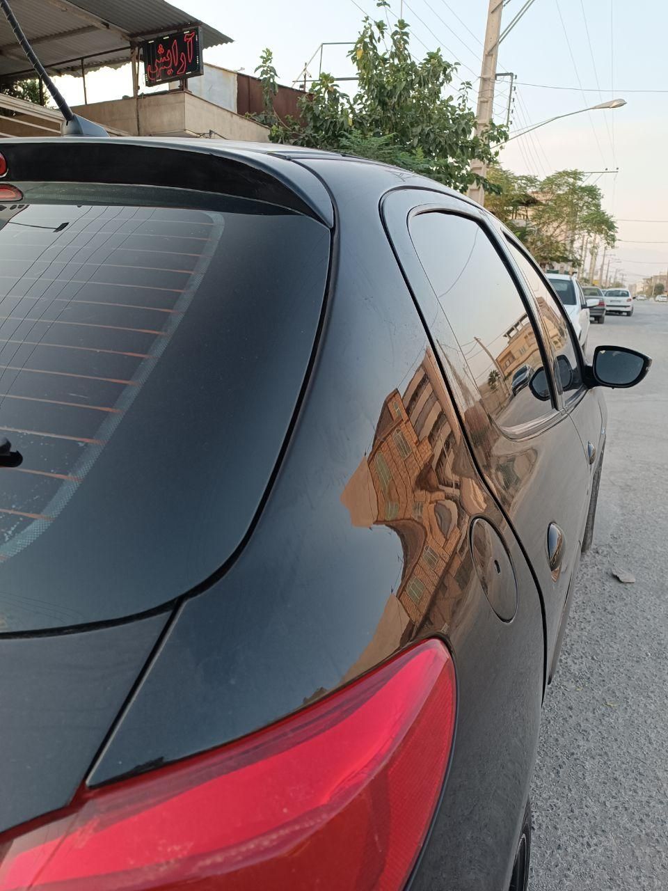 شیشه دودی و نصب انواع برچسب|خدمات موتور و ماشین|کرمان, |دیوار