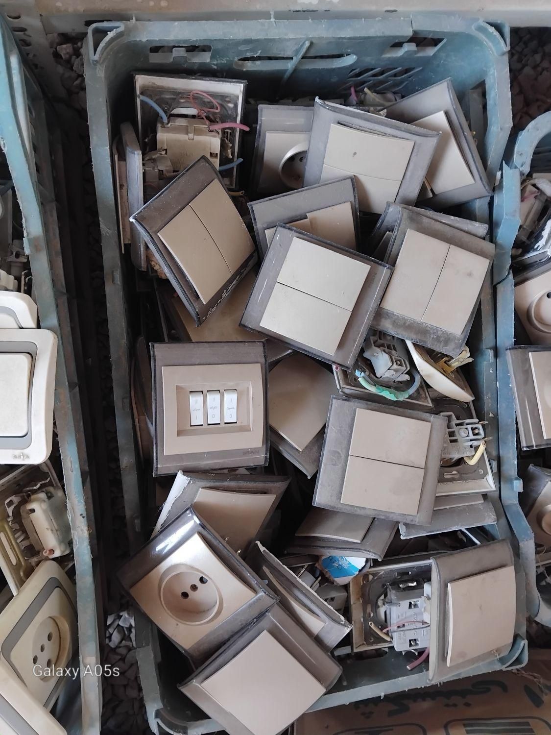 کلید و پریز و فیوز سالم و تمییز و شیک|مصالح و تجهیزات ساختمان|مشهد, هدایت|دیوار