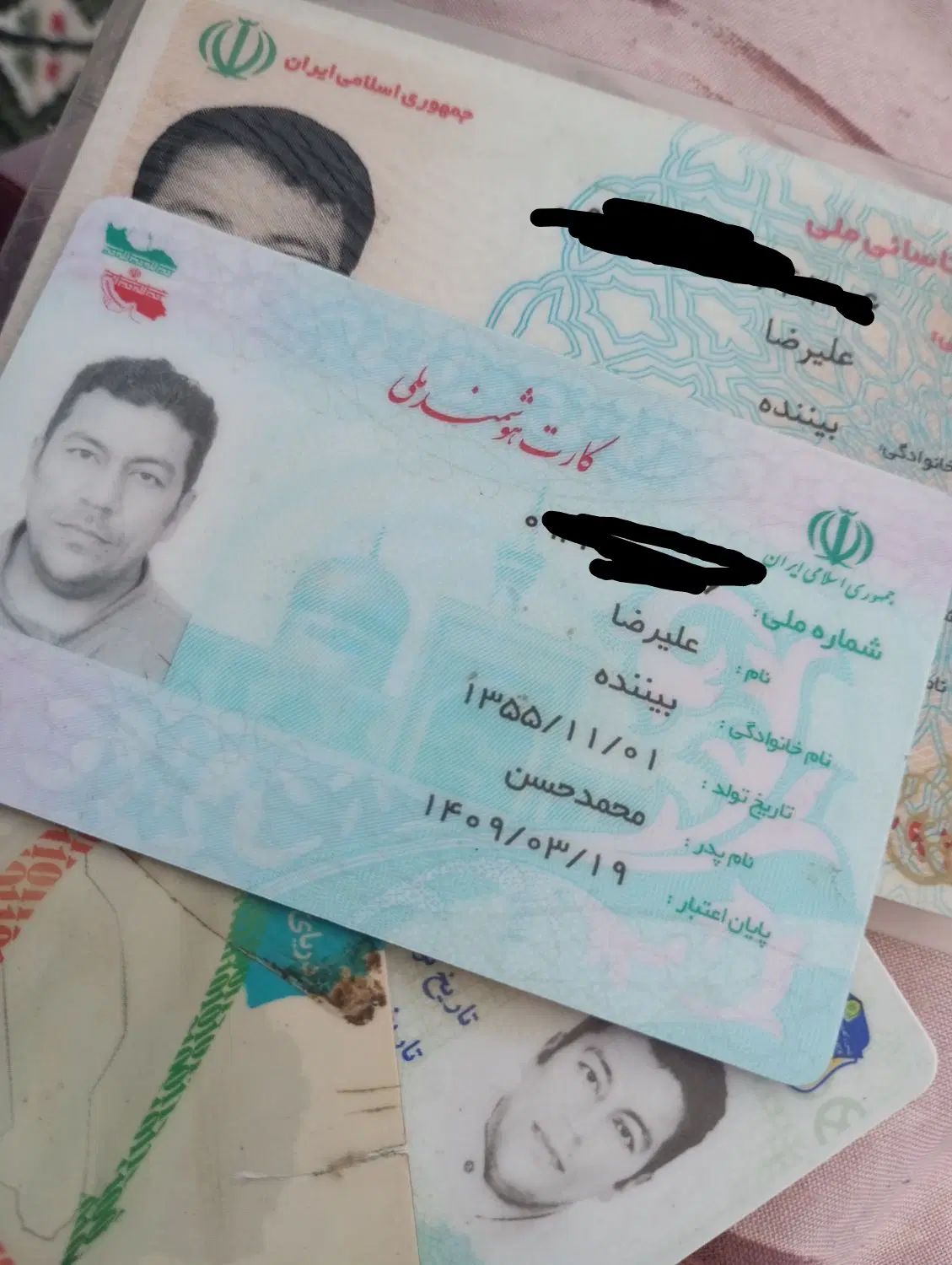 مقداری مدارک به نام علی رضا بیننده.|اشیا|مشهد, رسالت|دیوار