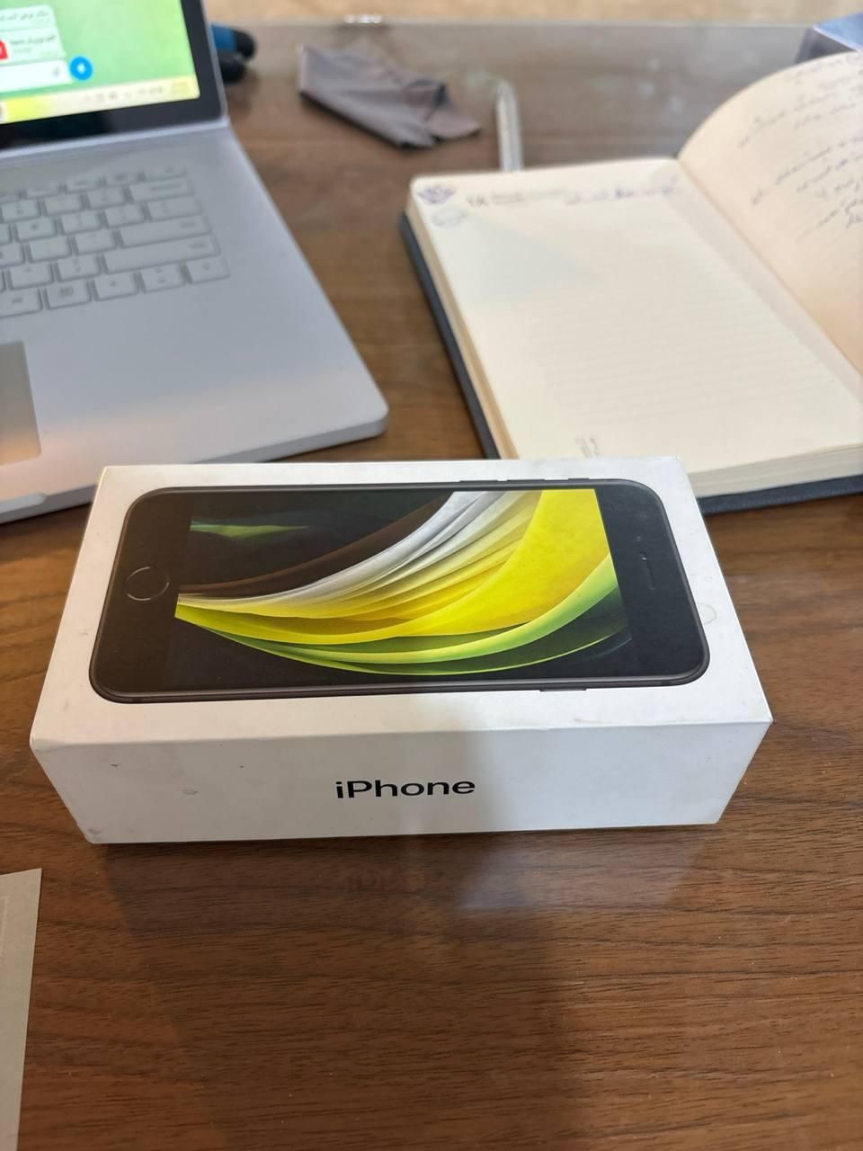 اپل iPhone SE (2020) با حافظهٔ ۱۲۸ گیگابایت|موبایل|تهران, شهرک نفت (منطقه ۱)|دیوار