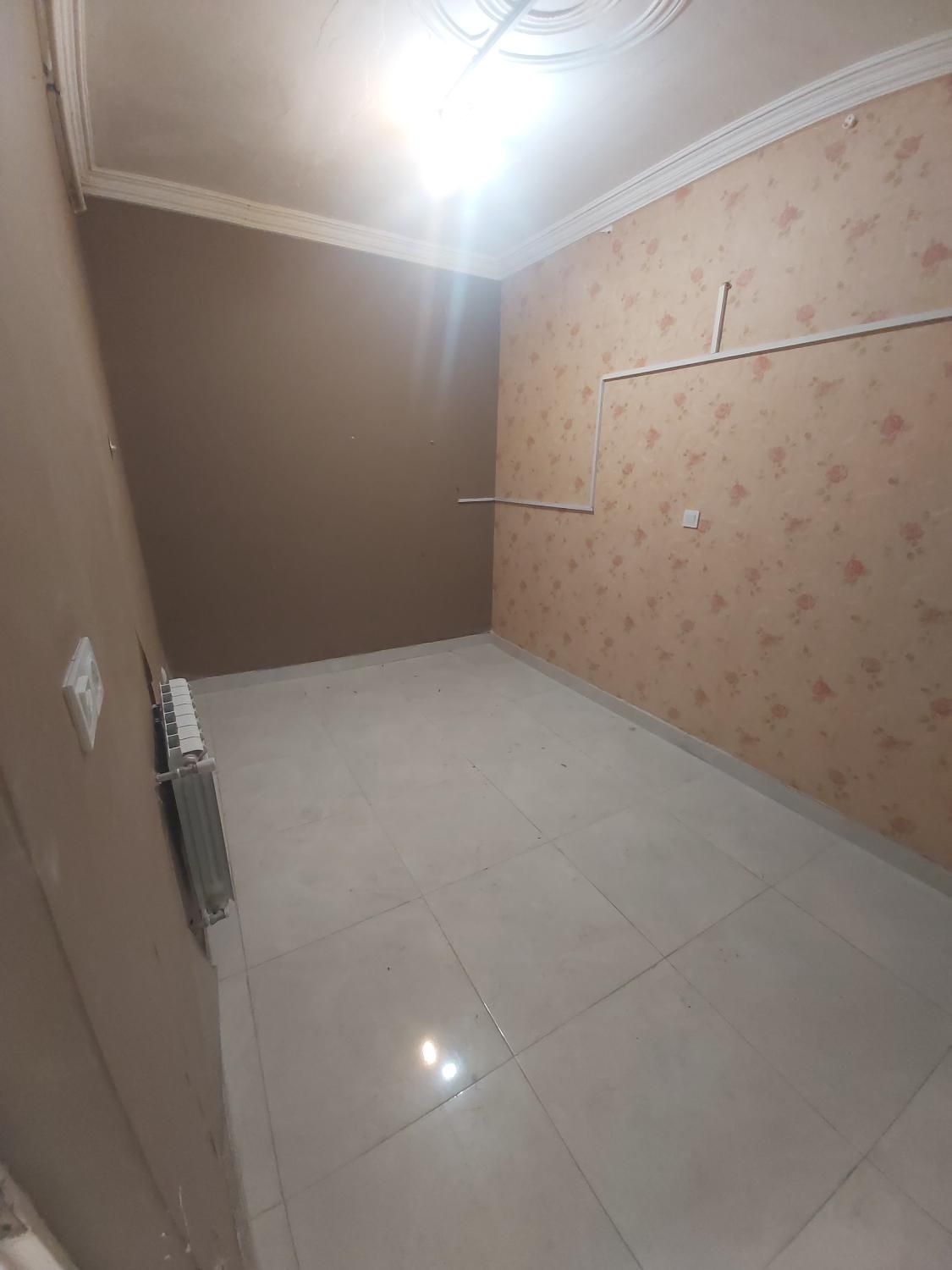 اجاره  تک خواب تجاری معلم|اجارهٔ دفتر کار، اتاق اداری، مطب|رشت, معلم|دیوار