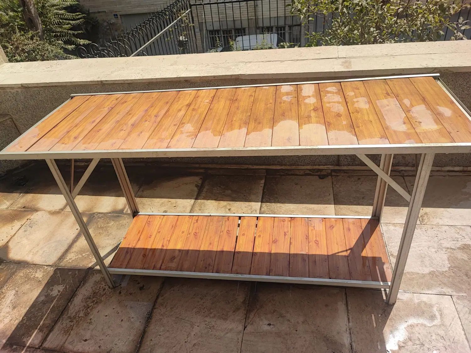 میز آلومینیومی رنگ چوب|گل و گیاه طبیعی|تهران, شادمان|دیوار
