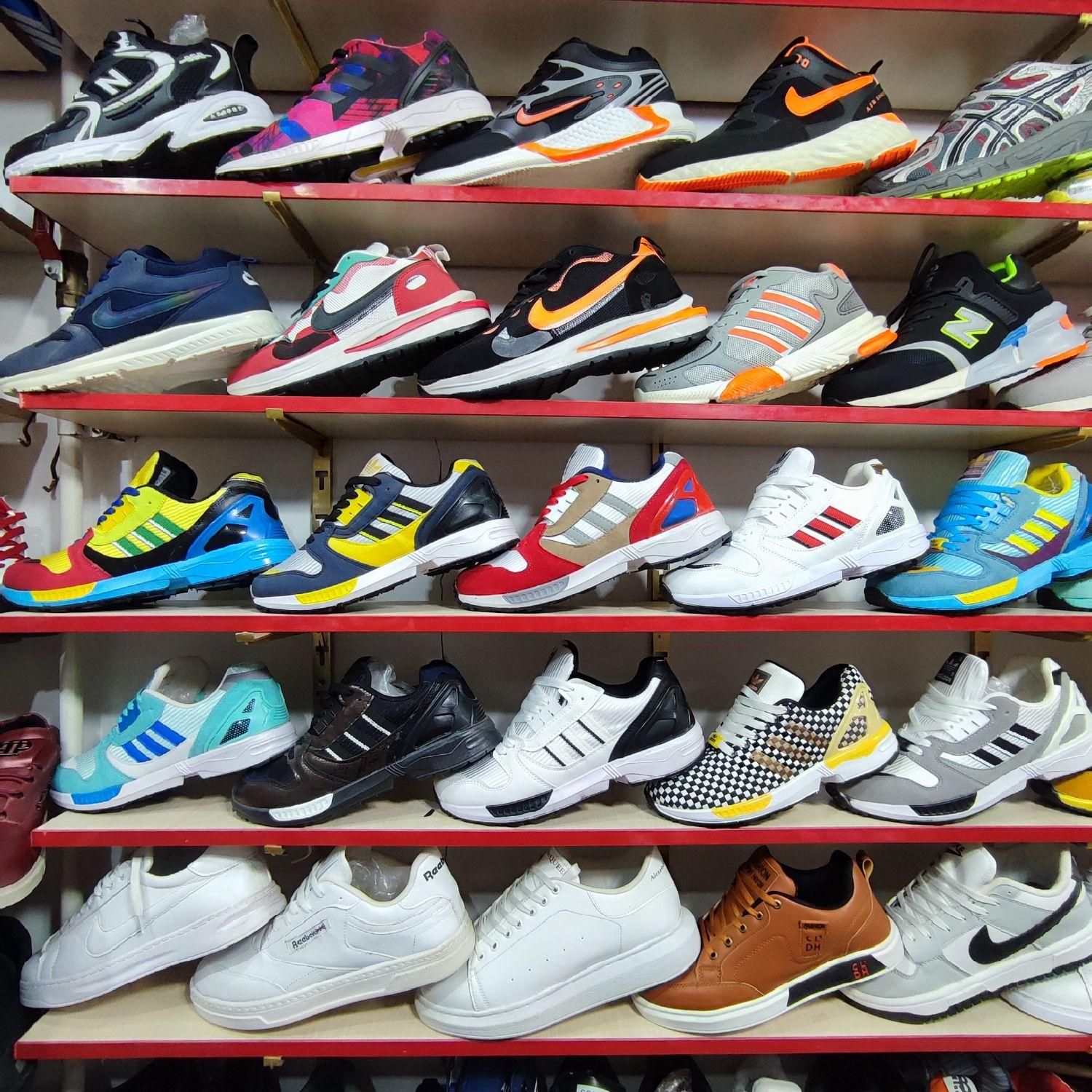 انواع کتانی بروز خرید حضوری تکی و تعداد|کیف، کفش، کمربند|سراب, |دیوار