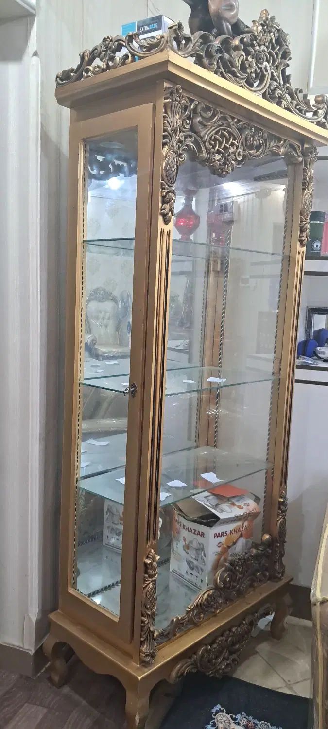 بوفه چوبی با پشتی آینه و قفسه های شیشه ای|بوفه، ویترین، کنسول|اهواز, زیباشهر|دیوار