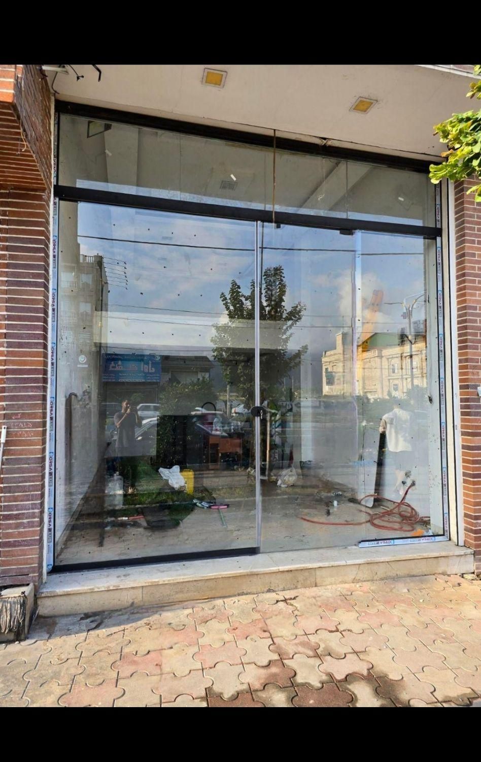 تعمیر ،ریگلاژ و نصب شیشه سکوریت|خدمات پیشه و مهارت|کرمانشاه, |دیوار