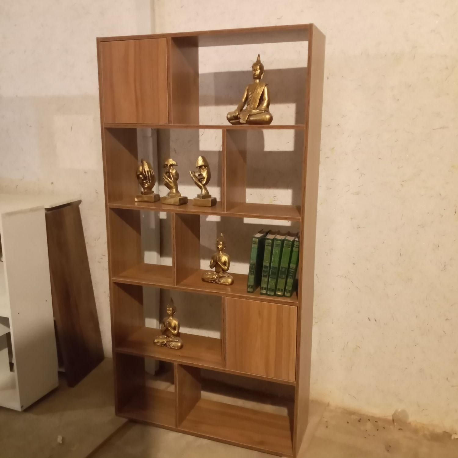 کتابخانه نامتقارن درب دار|کتابخانه، شلف، قفسههای دیواری|اصفهان, رهنان|دیوار