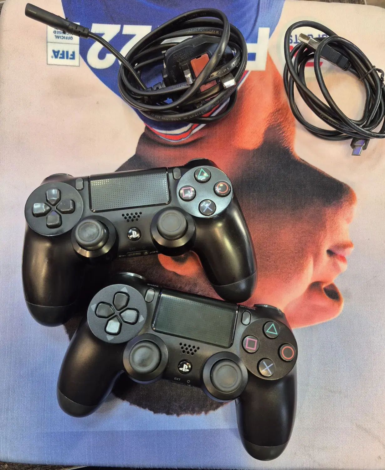 ps4 ۱ اسلیم ترابایت با دو دسته و کاملا سالم و نو|کنسول، بازی ویدئویی و آنلاین|رشت, شهرک قدس|دیوار