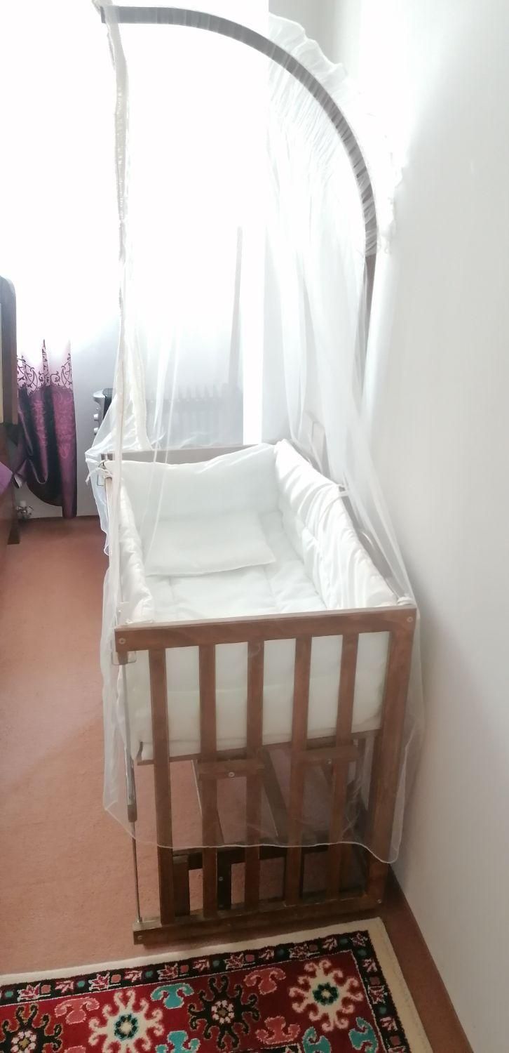 تخت کنار مادر گهواره شو|تخت و صندلی بچه|کرمانشاه, |دیوار