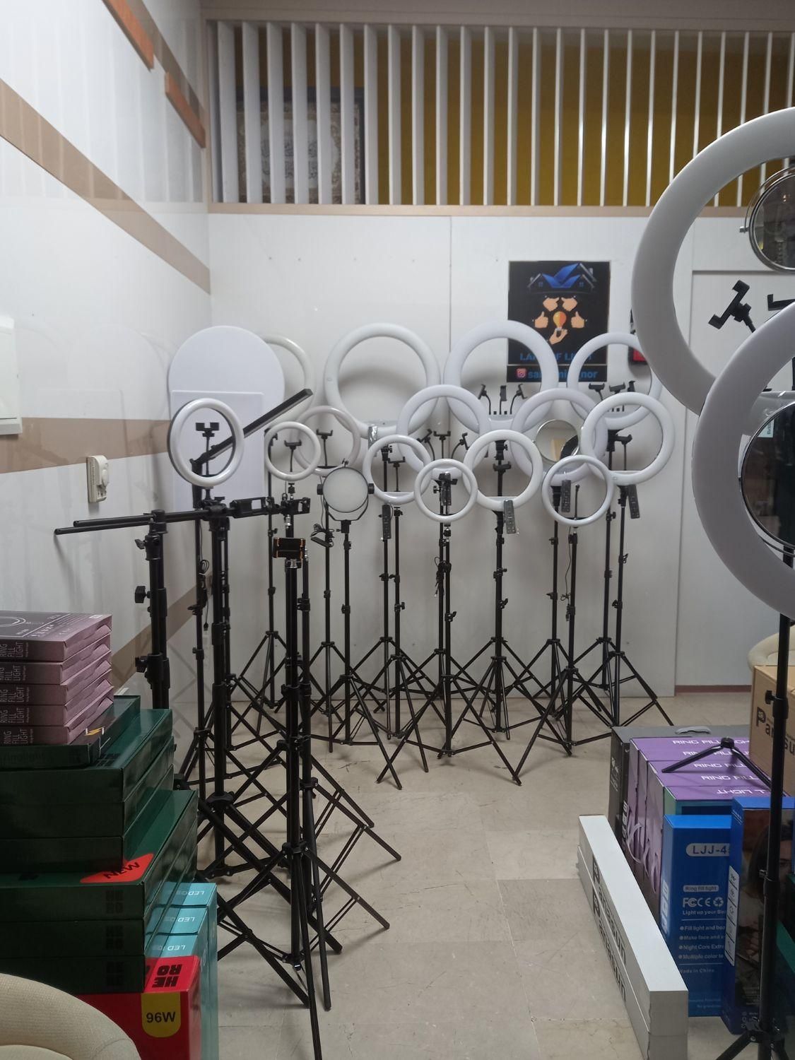 رینگ لایت پخش تک و عمده باپایه بلند|دوربین عکاسی و فیلم‌برداری|تهران, فردوسی|دیوار