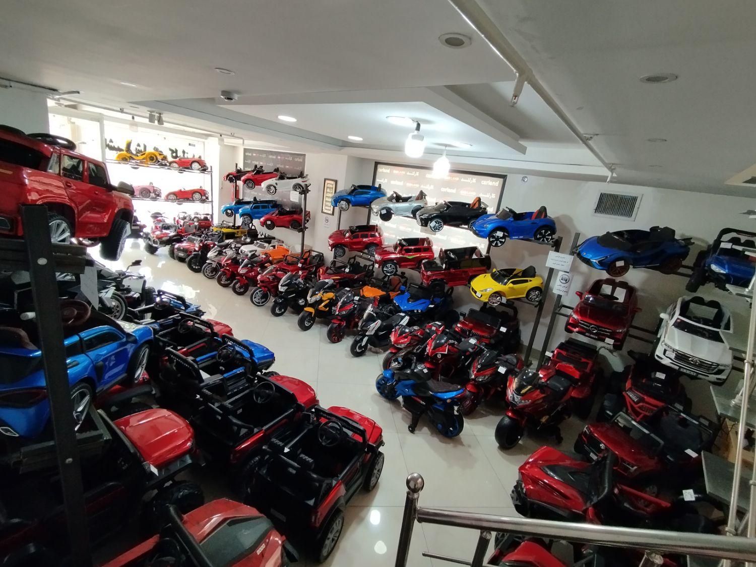 ماشین شارژی لایسنس دار پنج موتوره|اسباببازی بچه|کرج, کمالشهر|دیوار