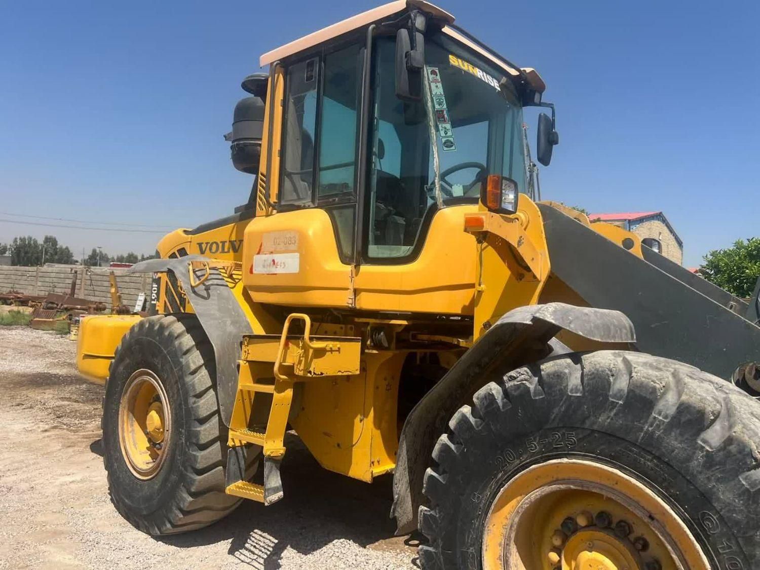 لودر ولوو ال ۹۰fمدل۲۰۰۸بسیار تمیز در حدنو|خودرو سنگین|شیراز, شهرک استقلال|دیوار